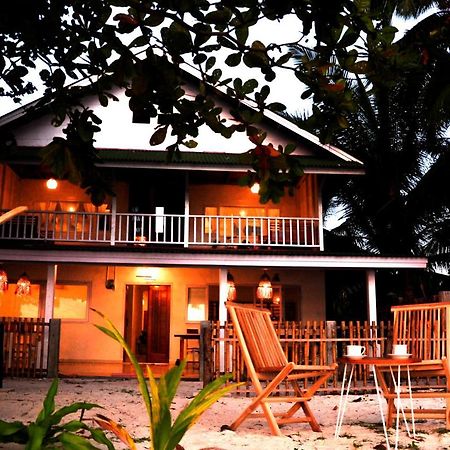 Crow'S Nest Hotel Tua Pejat Exterior photo