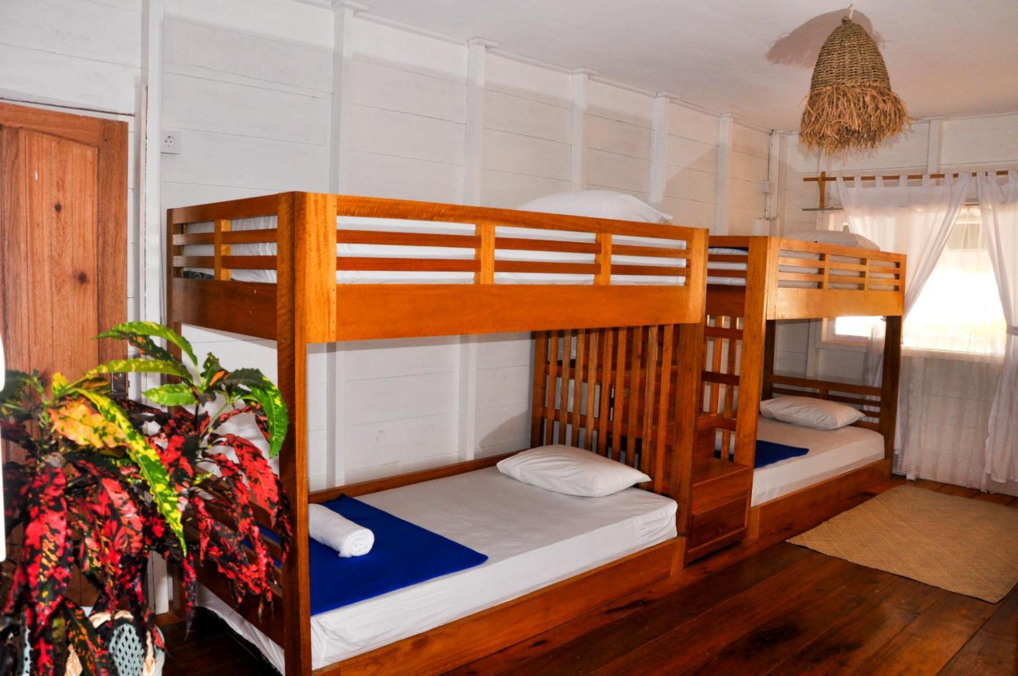 Crow'S Nest Hotel Tua Pejat Exterior photo